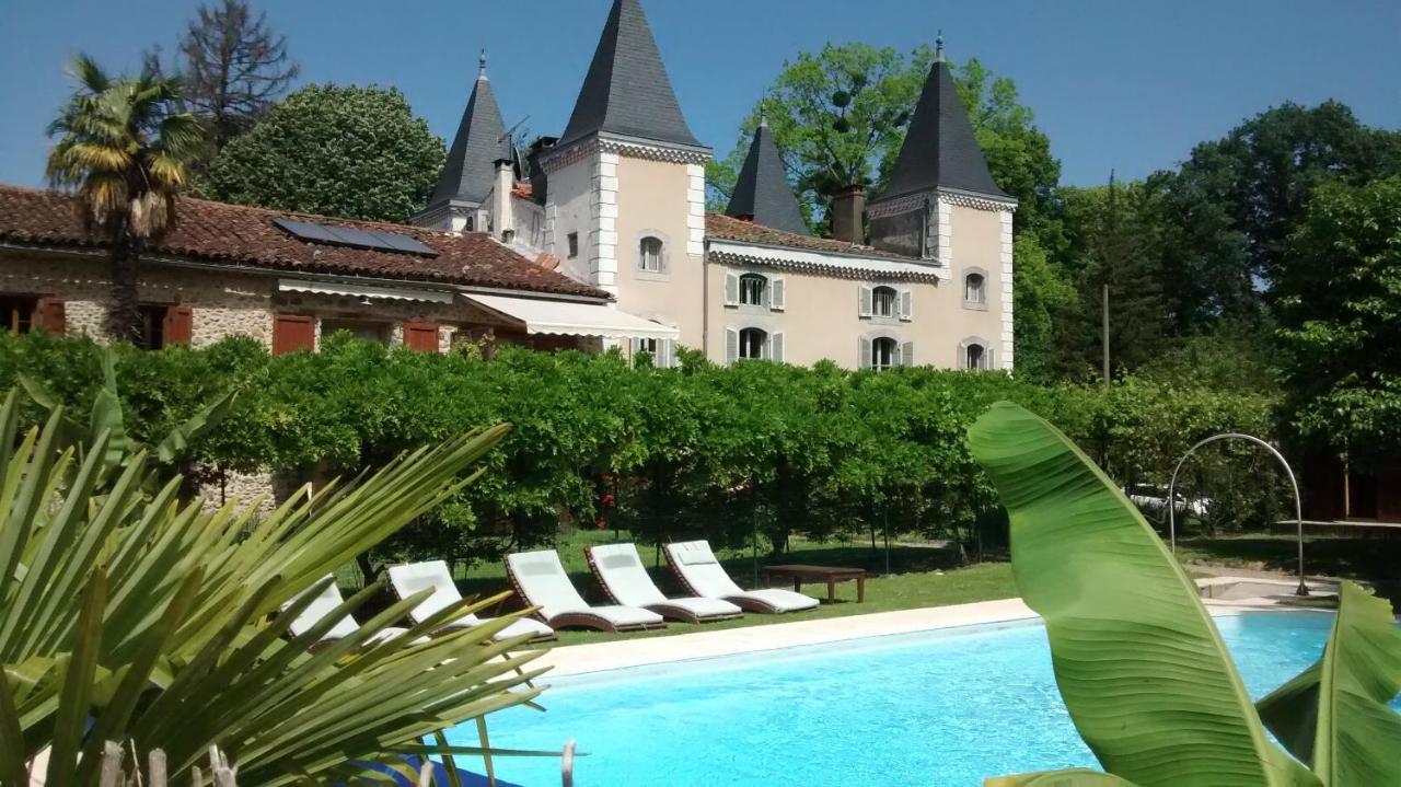 Hotel Logis - Chateau De Beauregard Сен-Жирон Экстерьер фото