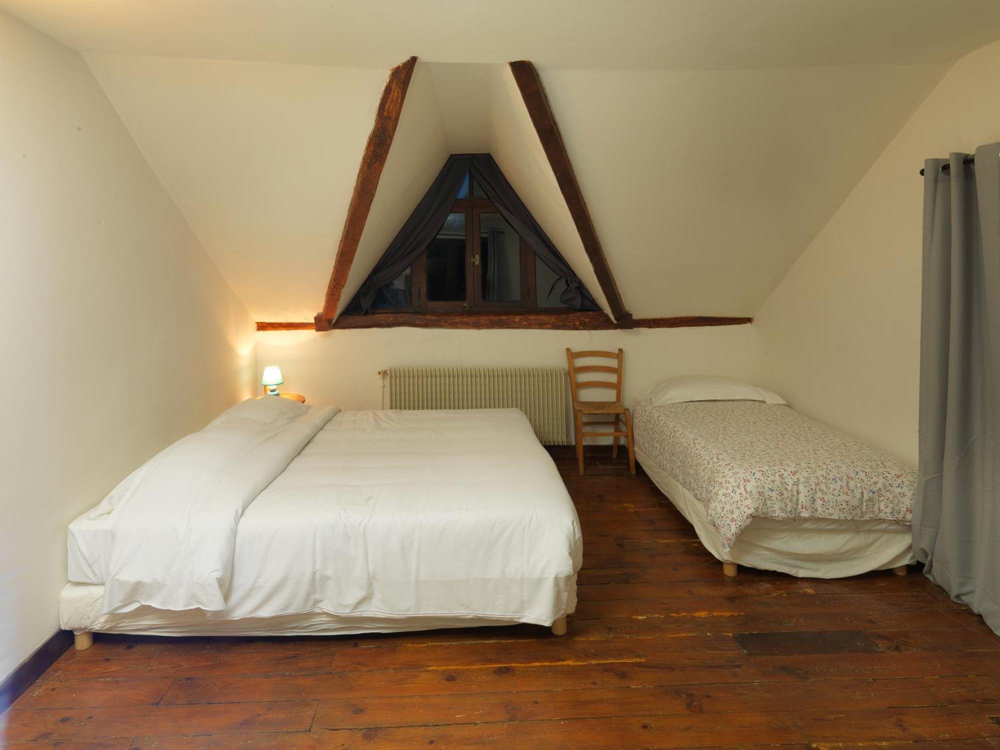 Hotel Logis - Chateau De Beauregard Сен-Жирон Номер фото