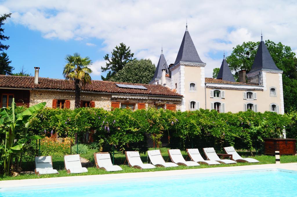Hotel Logis - Chateau De Beauregard Сен-Жирон Экстерьер фото