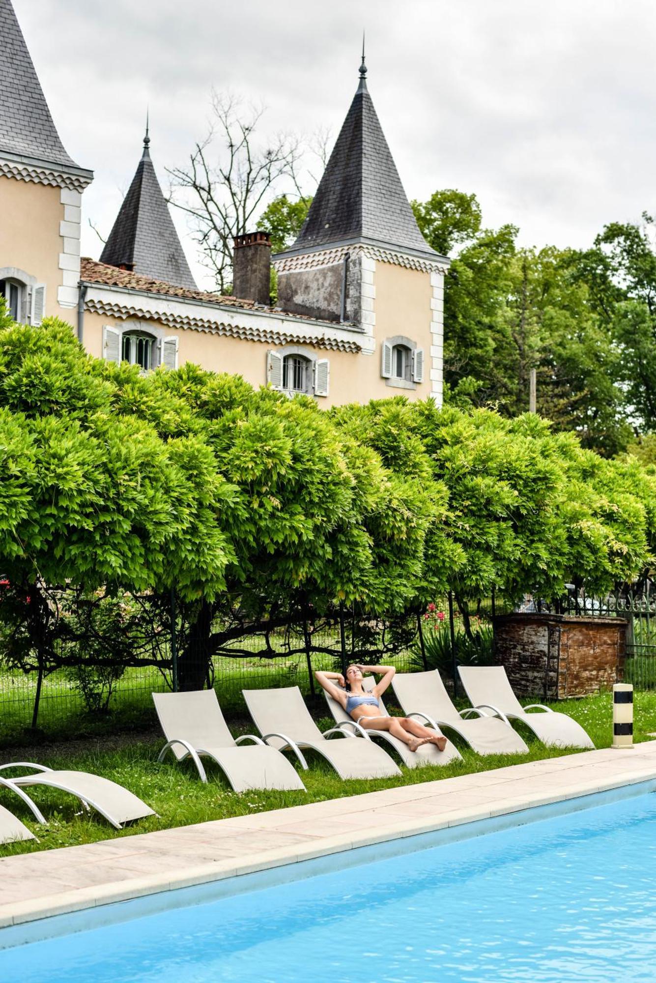 Hotel Logis - Chateau De Beauregard Сен-Жирон Экстерьер фото