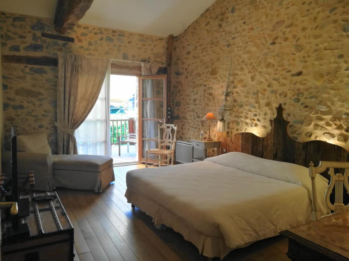 Hotel Logis - Chateau De Beauregard Сен-Жирон Экстерьер фото